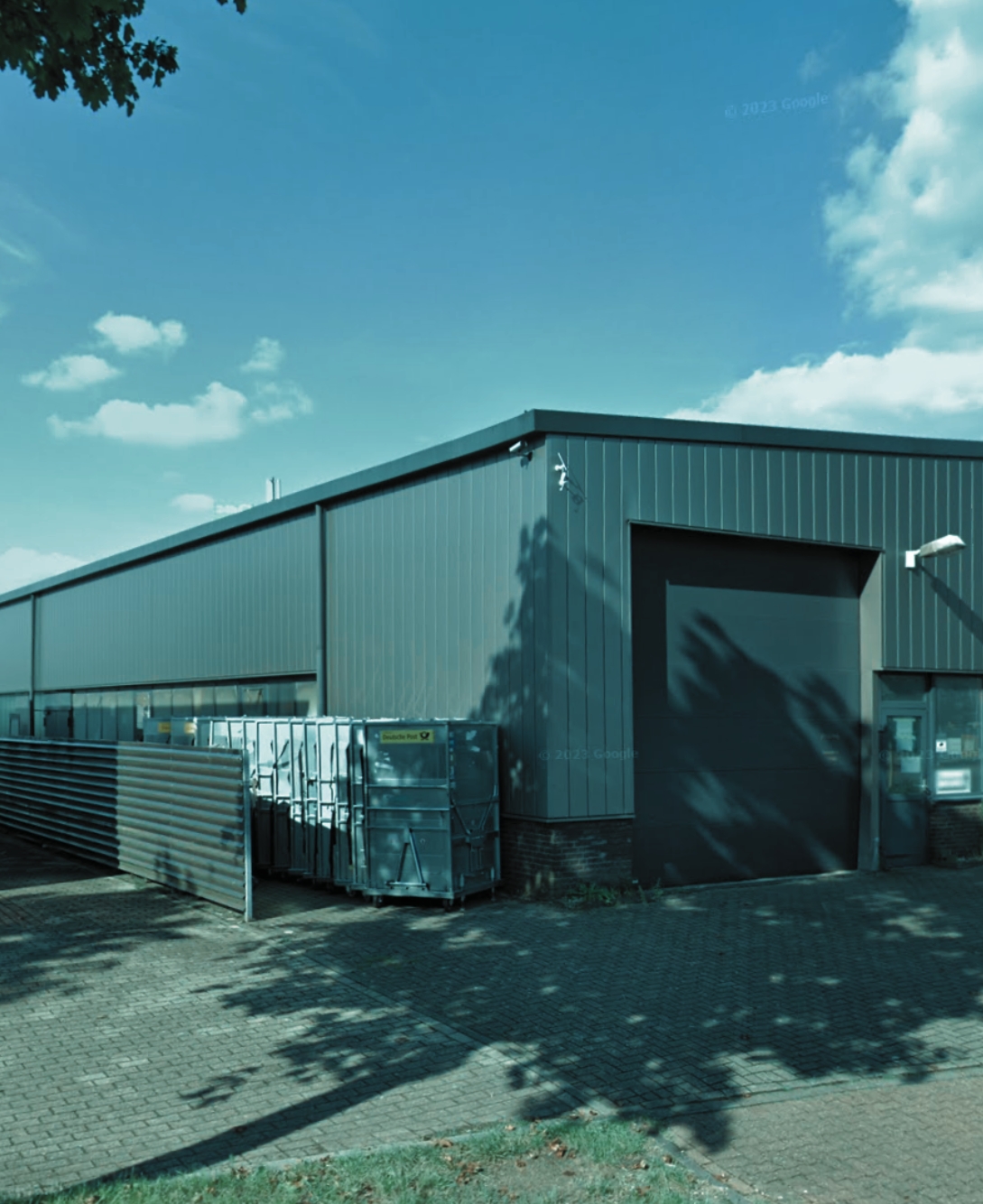 Uzman Lagerhalle von aussen